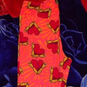 Tc valentines Lularoe leggings